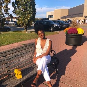 Meet your Posher, Laura